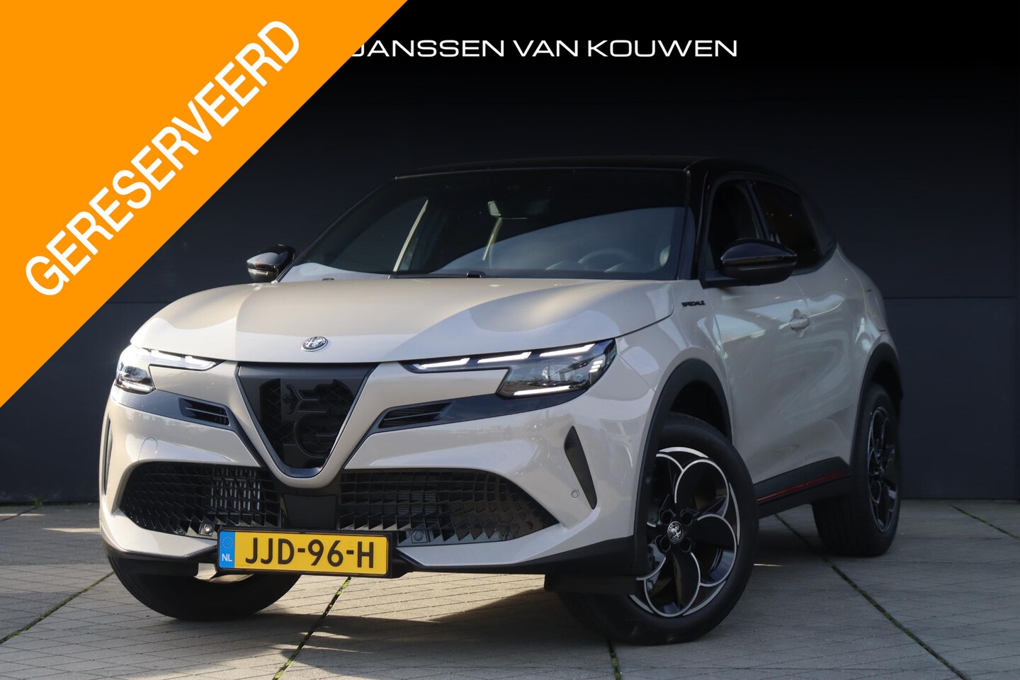 Alfa Romeo Junior - 1.2 Turbo Hybrid Ibrida Speciale / Panoramadak / Voordeel! - AutoWereld.nl