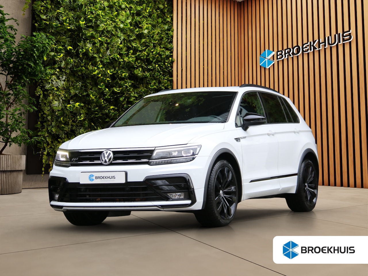 Volkswagen Tiguan - 1.5 TSI ACT Highline Business R | Panoramadak | CarPlay | Stoelverwarming | Adaptive Cruis - AutoWereld.nl