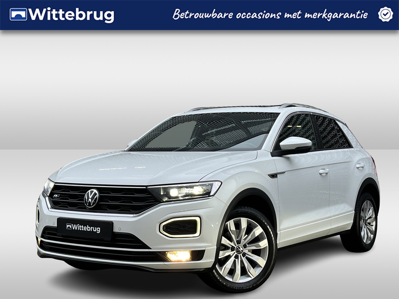 Volkswagen T-Roc - 1.5 TSI 150PK DSG R-Line / Panorama dak / Digital Cockpit Pro / Elektrisch Achterklep /  A - AutoWereld.nl