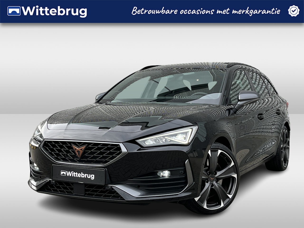 CUPRA Leon Sportstourer - 1.4 e-Hybrid 245PK VZ Performance / Panoramadak / Memory Seat / Achteruitrijcamera / Stuur - AutoWereld.nl