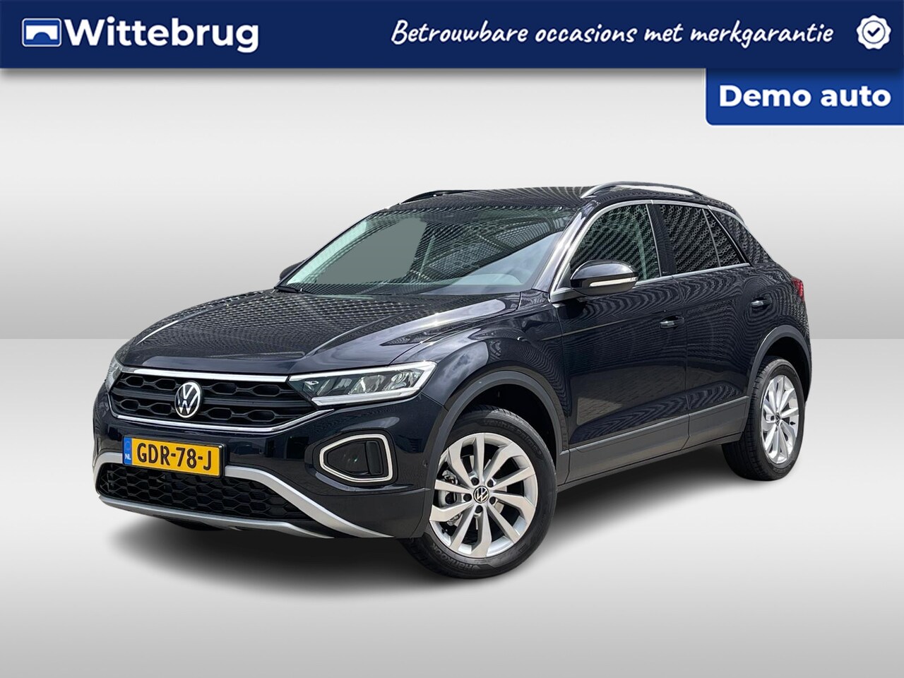 Volkswagen T-Roc - 1.0 TSI 110PK Life Edition / Achteruitrijcamera / App Connect / Getint Glas / 17'' LMV / V - AutoWereld.nl