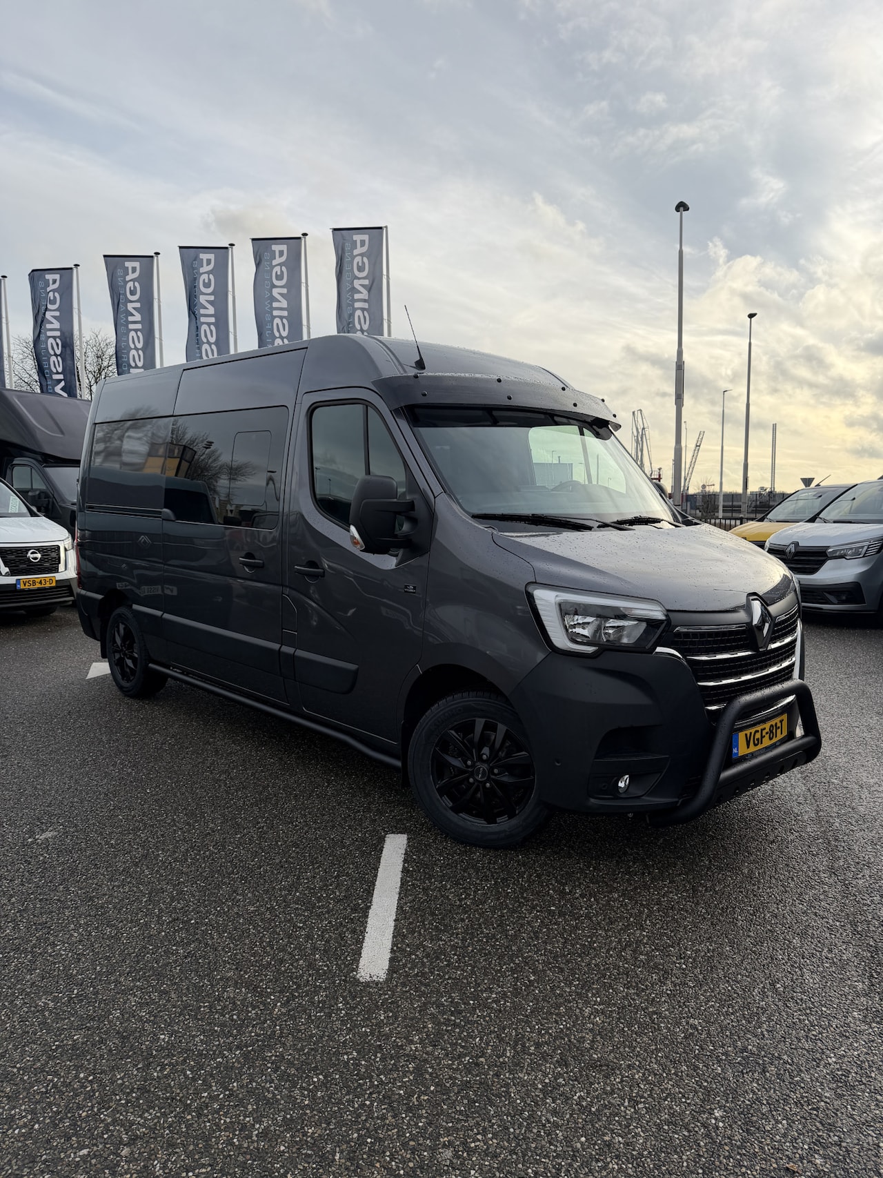 Renault Master - T35 2.3 dCi L2H2 180 pk Dubbele cabine - AutoWereld.nl