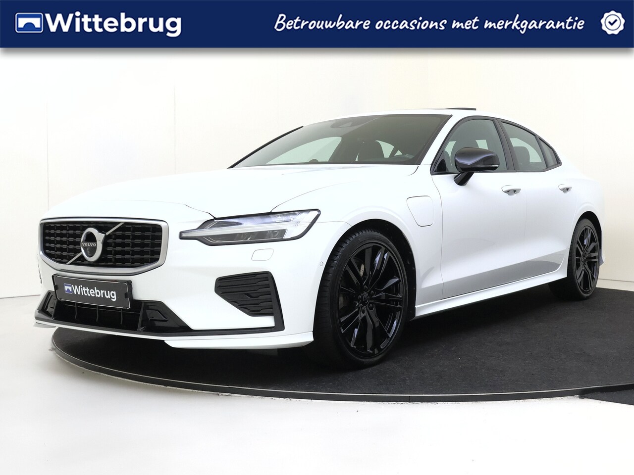 Volvo S60 - 2.0 T8 AWD Twin Engine R-Design | Bowers & Wilkins | Schuifdak | Camera | Leder + Elektris - AutoWereld.nl