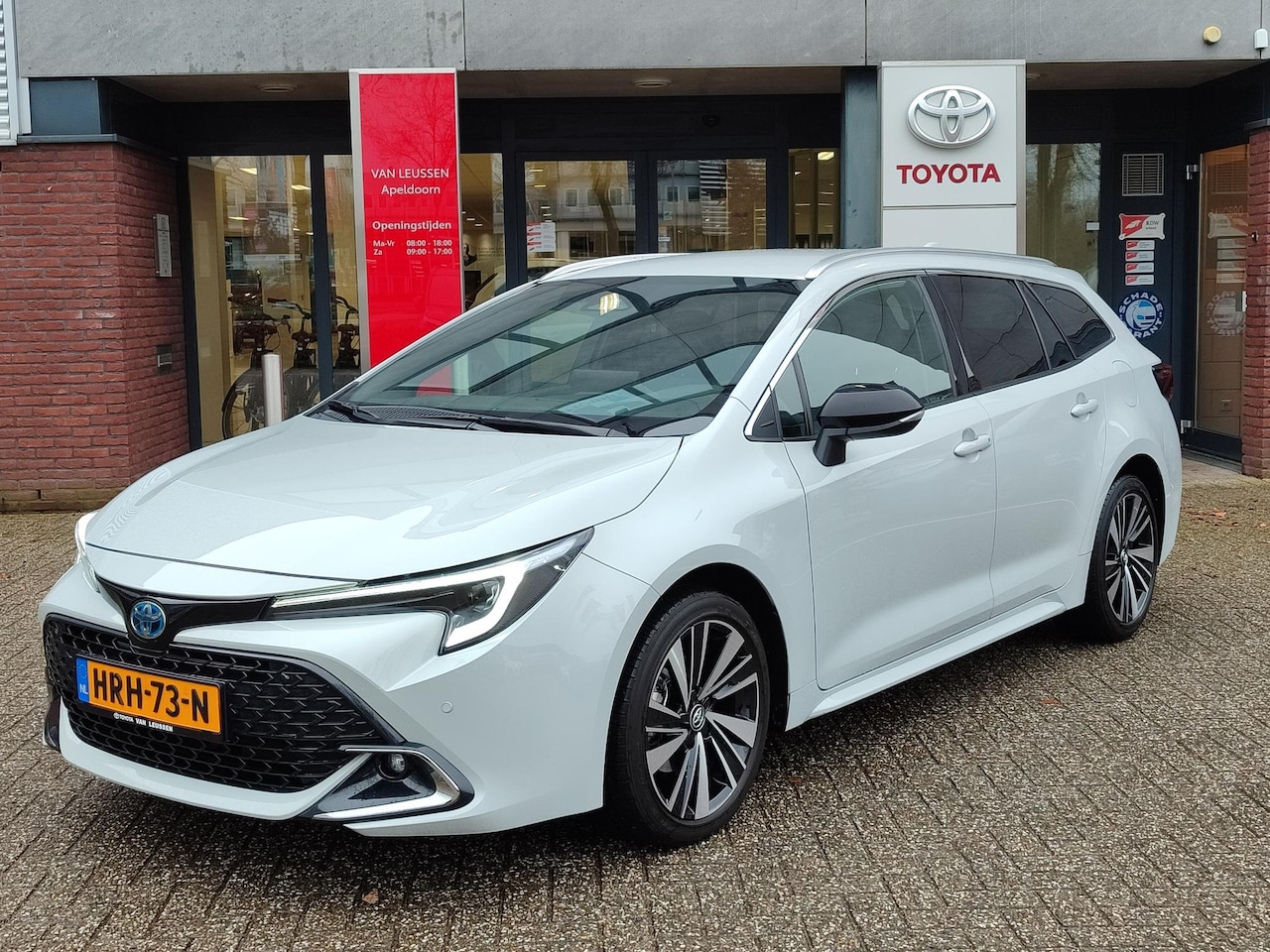Toyota Corolla Touring Sports - Hybrid 140 DYNAMIC STOELVERW 17'' LM-VELGEN PARK-SENSOREN PRIVACY GLASS KEYLESS CLIMA CAME - AutoWereld.nl