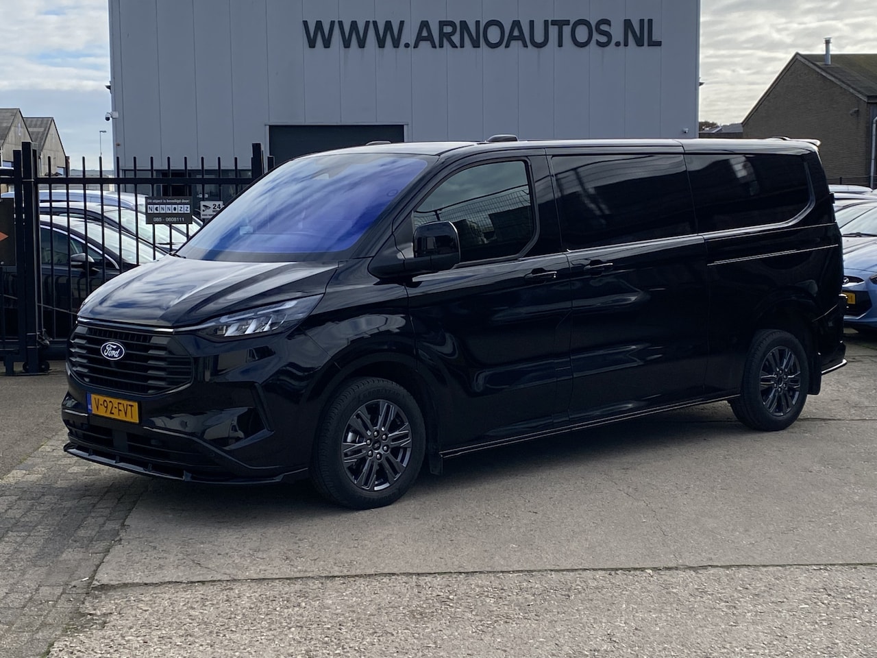 Ford Transit Custom - 300 2.0 TDCI 170 PK AUTOMAAT L2H1 LIMITED, VOL OPTIES, 3 PERSOONS, L+R SCHUIFDEUR, STUUR+S - AutoWereld.nl