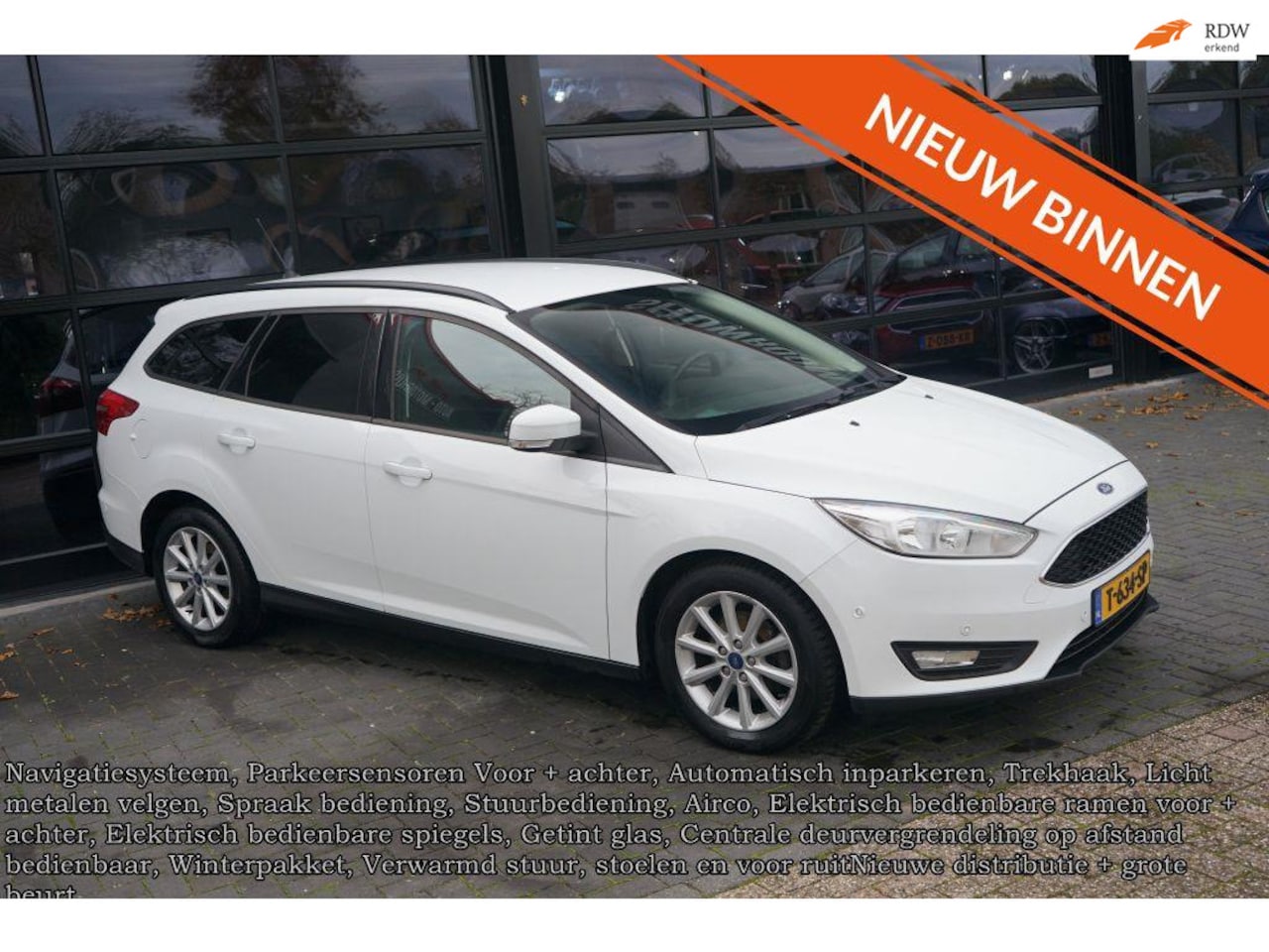 Ford Focus Wagon - 1.0 Lease Edition 1.0 Lease Edition, PDC, Navi, Airco, Winterpakket, trekhaak - AutoWereld.nl