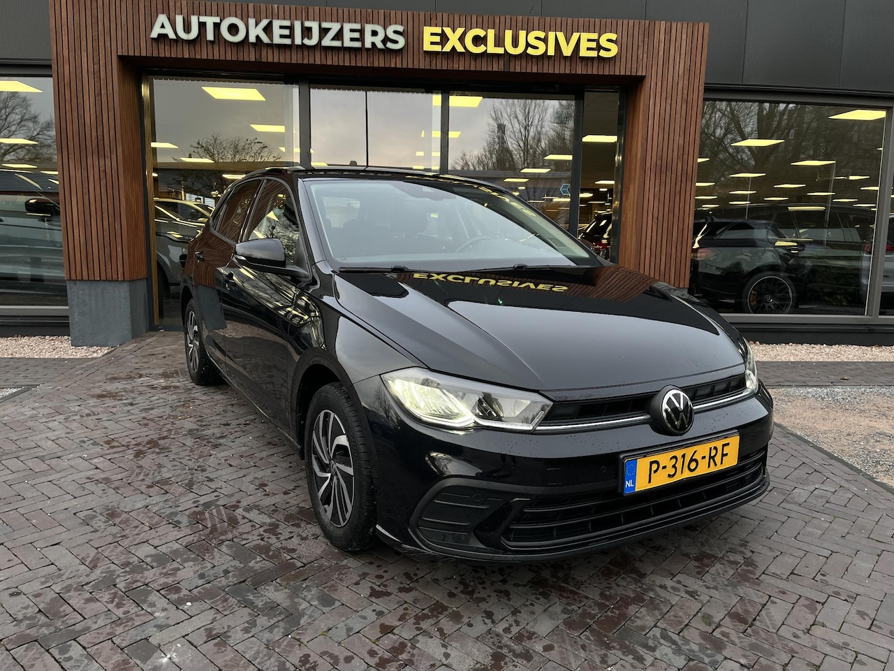 Volkswagen Polo - 1.0 TSI Life Business PDC Navigatie ACC Carplay Stoelverw. Climate Control - AutoWereld.nl