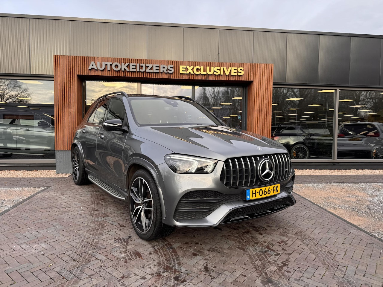 Mercedes-Benz GLE-Klasse - 450 4MATIC Premium Plus AMG Luchtvering Pano Treeplanken Navi Burmeister 22” - AutoWereld.nl