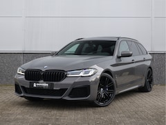 BMW 5-serie Touring - 530i High Executive M-Sport 20inch / Bernina Grau / Pano / Camera / Laser
