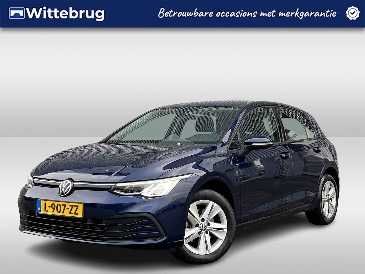 Volkswagen Golf - 1.0 TSI Life / Navigatie / Parkeersensoren V+A / Lichtmetaal 16 inch / App connect / P4 - AutoWereld.nl