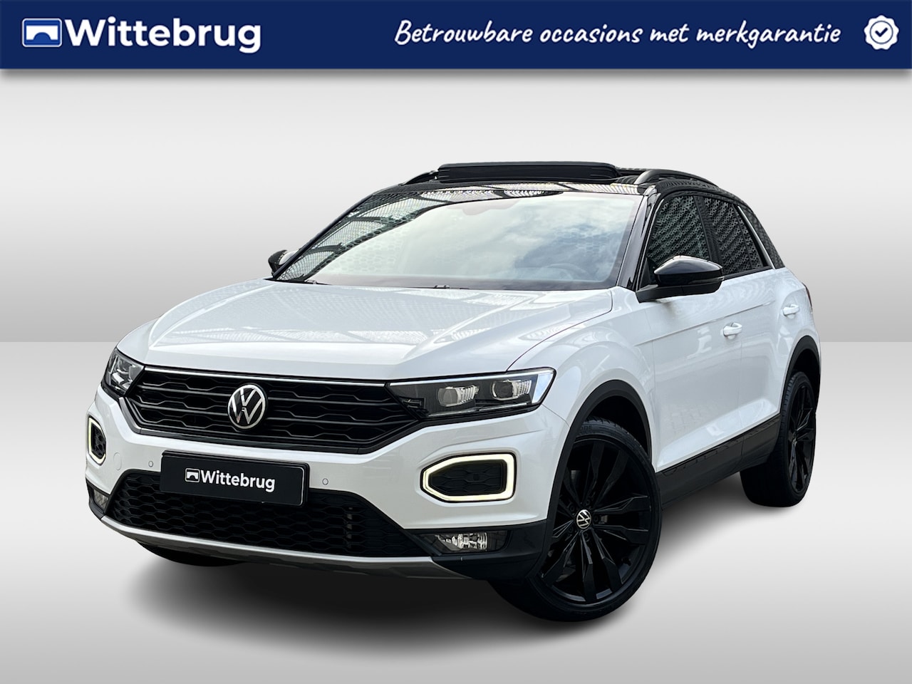 Volkswagen T-Roc - 1.5 TSI 150PK Sport / Digitale Cockpit Pro / Panoramadak / Zwenkbare Trekhaak / Black Styl - AutoWereld.nl