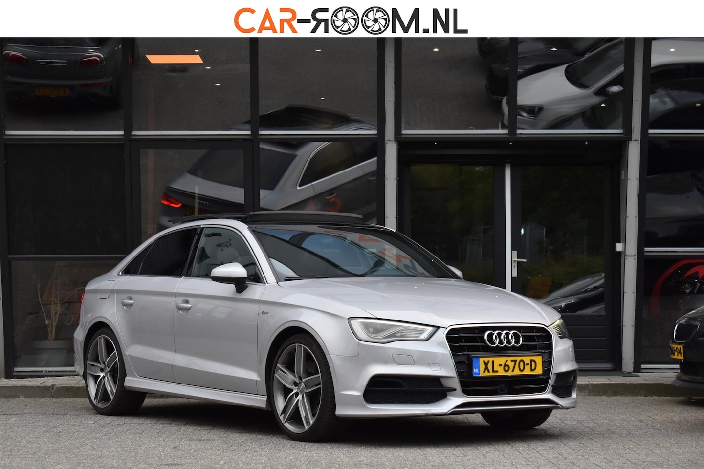 Audi A3 Limousine - 1.8 TFSI Ambition S Line Pano Keyless ACC B&O 19" - AutoWereld.nl