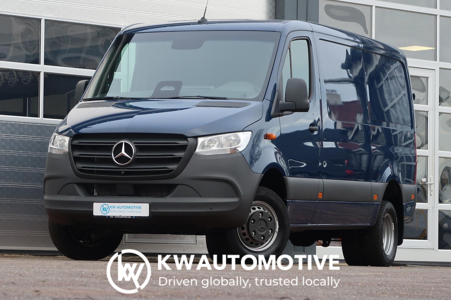 Mercedes-Benz Sprinter - 519 CDI L2H1 AUT/ N2/ 5T/ ACC/ CAMERA/ MBUX GR/ TREKHAAK - AutoWereld.nl