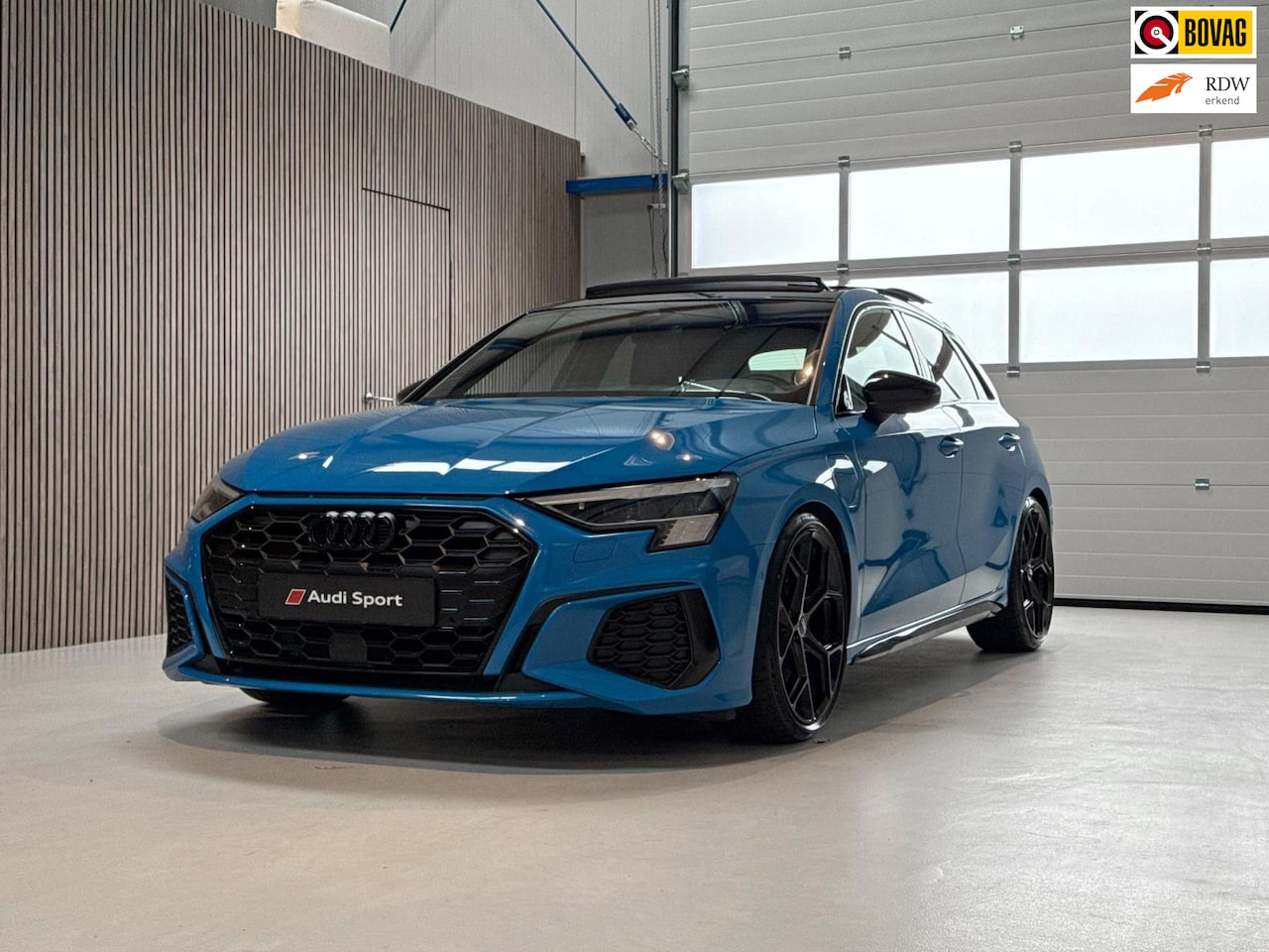 Audi A3 Sportback - 45 TFSI e S edition Competition 245PK - RS STOELEN - OPENDAK - CARBON SPOILER - TURBO BLAU - AutoWereld.nl