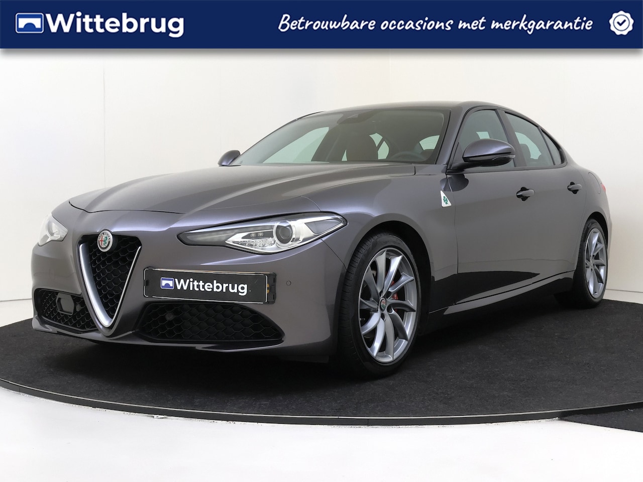 Alfa Romeo Giulia - 2.0T Super | Dealer Onderhouden | Leren bekleding | Camera achter | Navigatie | Trekhaak | - AutoWereld.nl