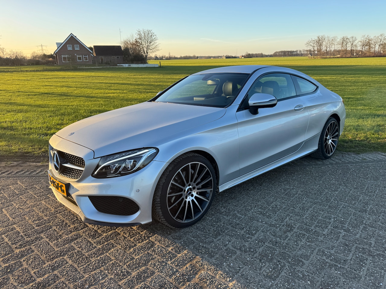 Mercedes-Benz C-klasse Coupé - 180 Ambition o.a. met sportstoelen, carplay & camera - AutoWereld.nl