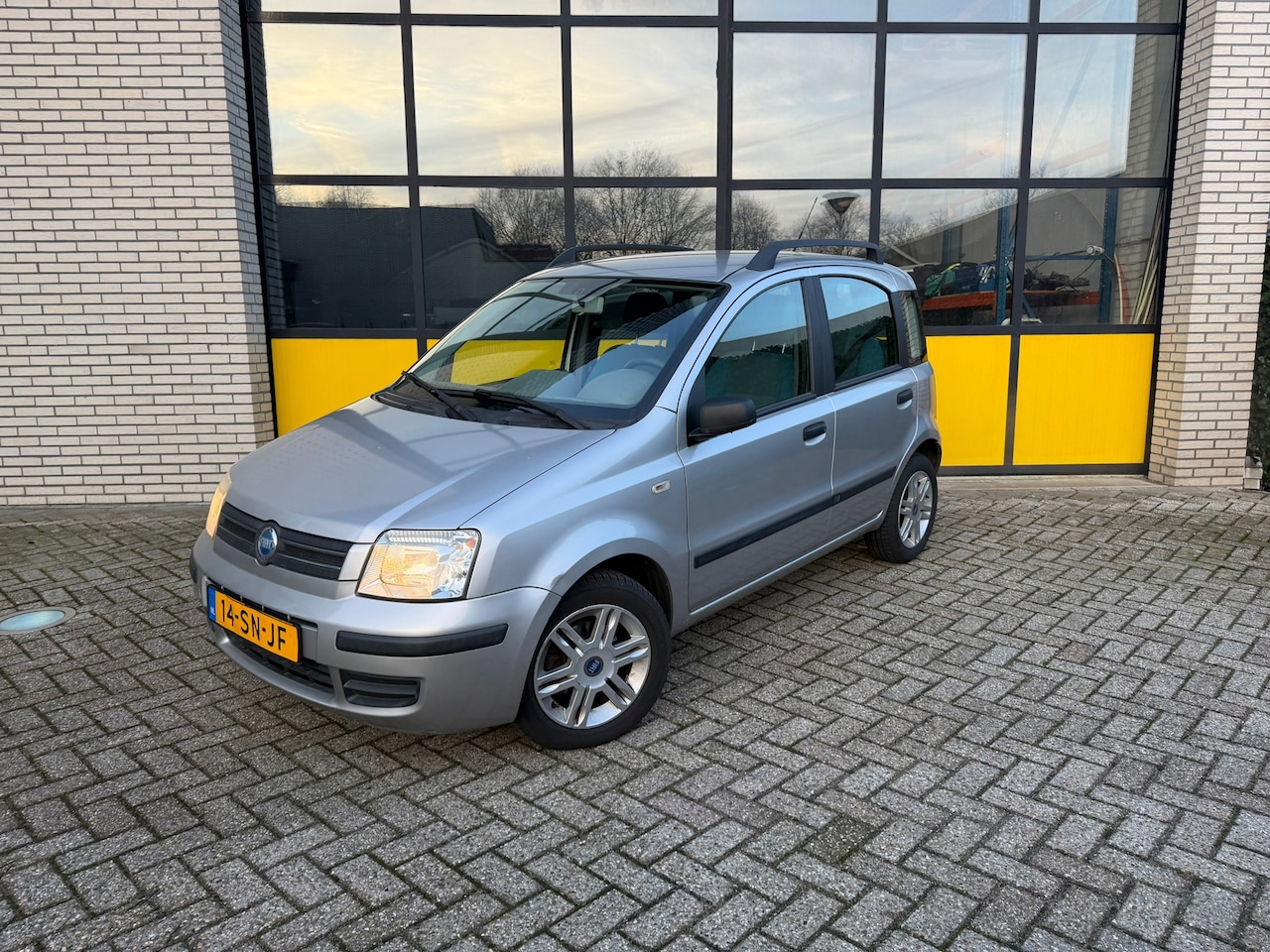Fiat Panda - 1.2 Automaat, 4x nieuwe 4 seizoenen banden & airco - AutoWereld.nl