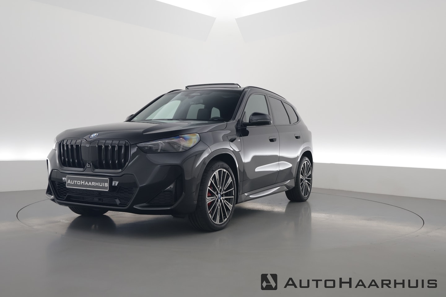 BMW X1 - xDrive30e M Sport | Shadow Line | Pano | HUD | 360*cam+PDC | Stuur+stoelverwarm. | H&K | E - AutoWereld.nl