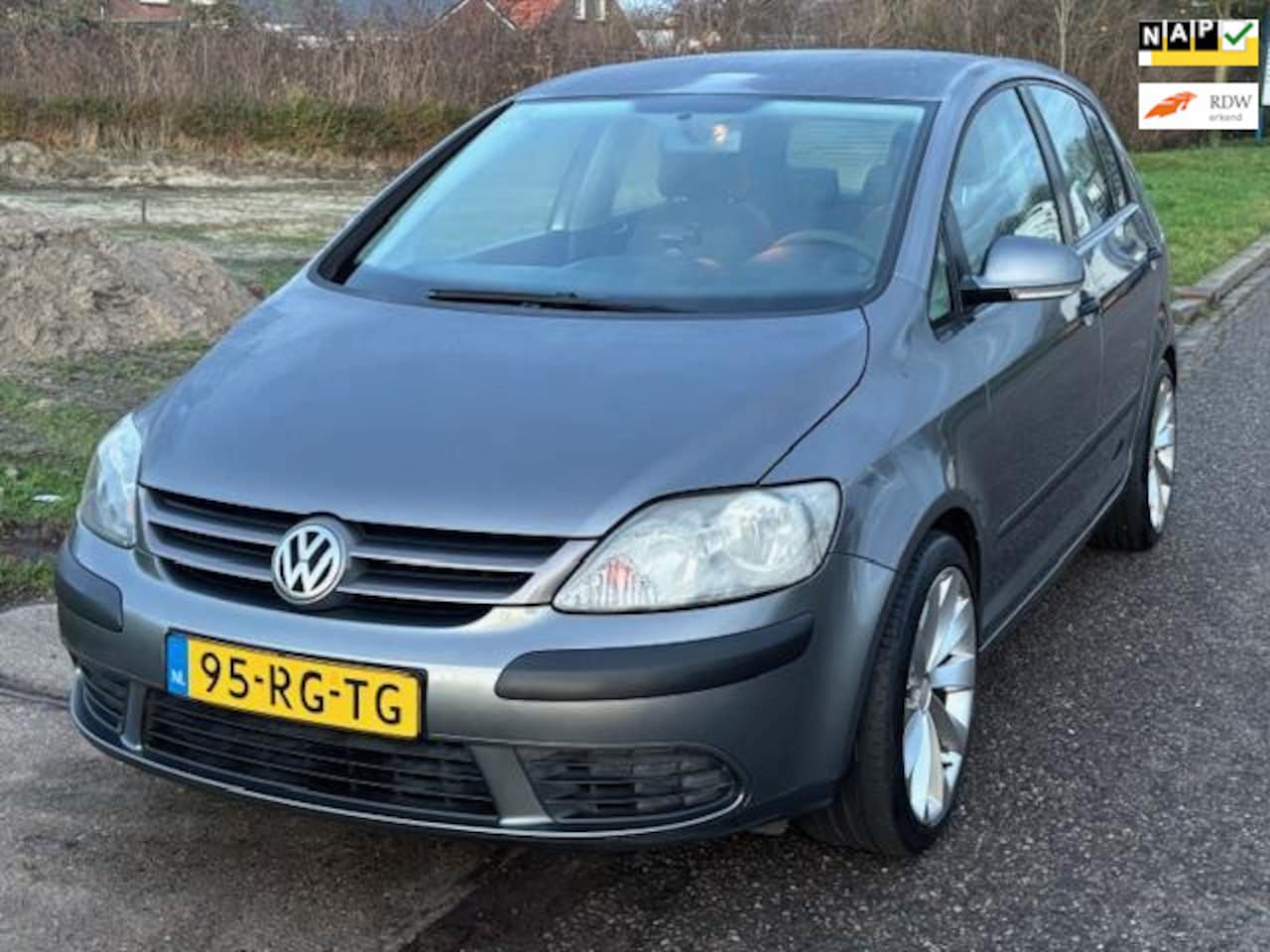 Volkswagen Golf Plus - 1.6 FSI Comfortline Business 5-Drs ECC Audio/CD LMV 18" ABS Cruisecontrol Trekhaak Dealero - AutoWereld.nl