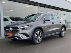 Mercedes-Benz GLA-Klasse - 180 Progressive line Advanced automaat , Wegklapbare trekhaak, stoelen elektrisch verstelb