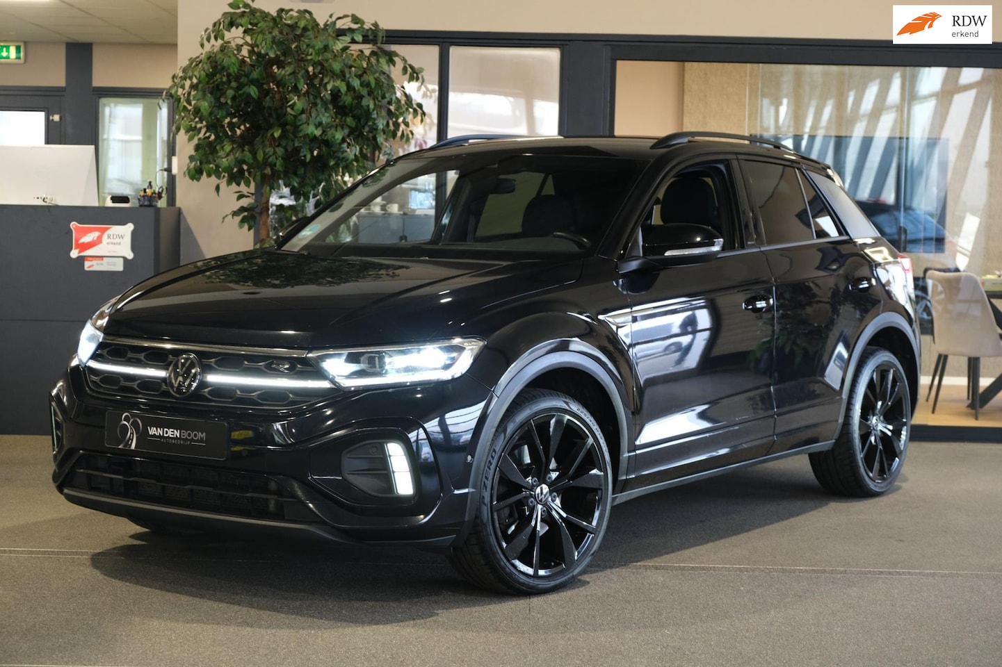 Volkswagen T-Roc - 1.5 TSI R-Line DSG Facelift Black Style IQ Led Cam Navi ACC - AutoWereld.nl
