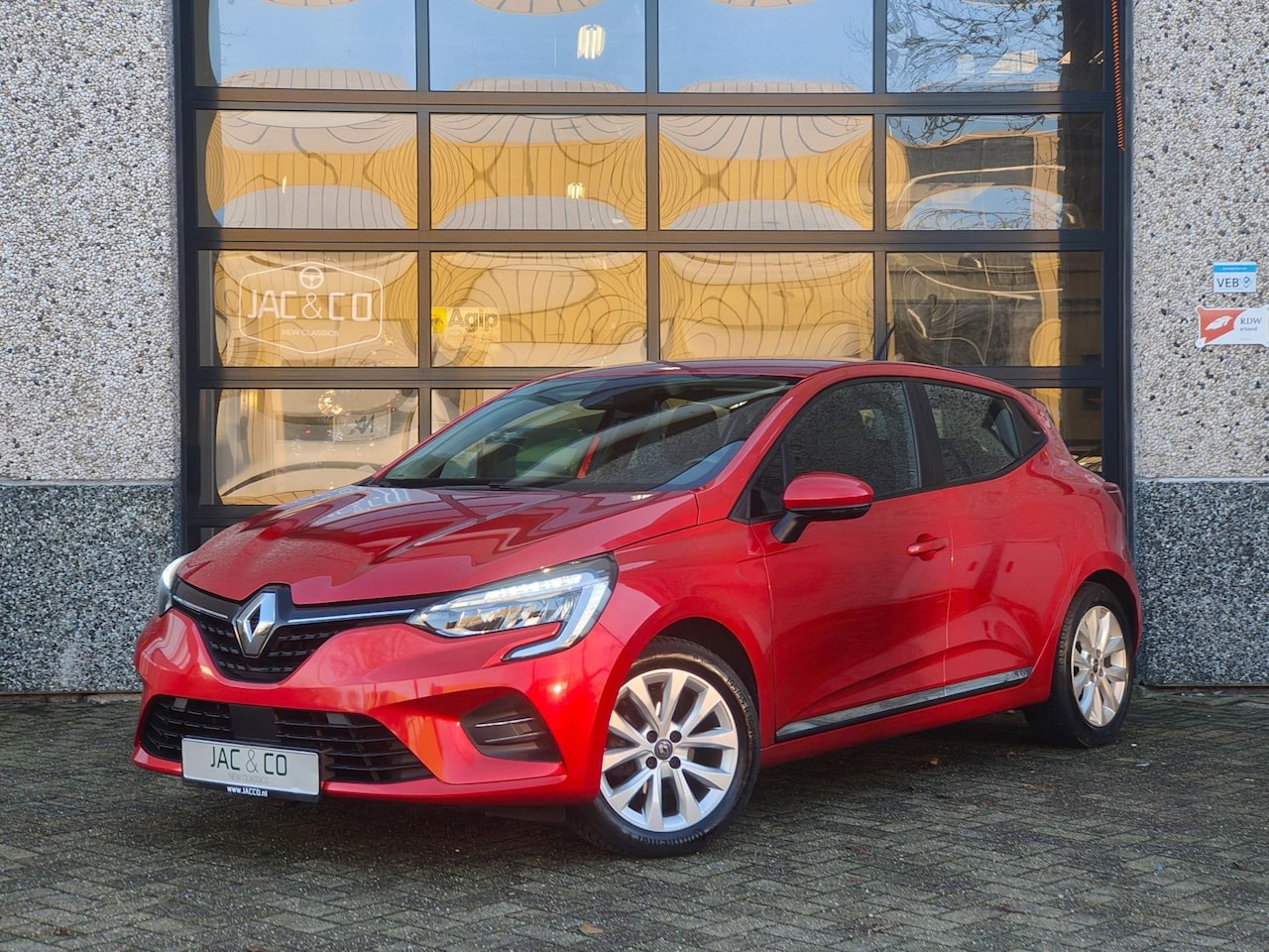 Renault Clio - 1.0 TCe Zen 101-pk ! Carplay - Trekhaak - Nieuwstaat - AutoWereld.nl