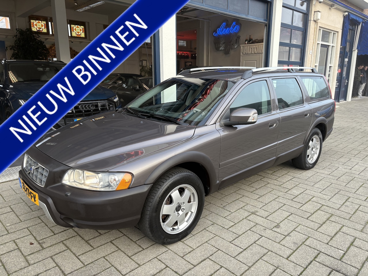 Volvo XC70 - 2.5 T Momentum AUT./LEDER/CRUISE/TOPSTAAT - AutoWereld.nl