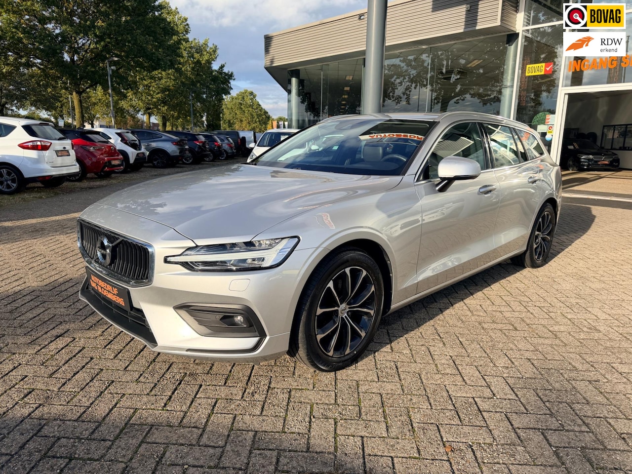 Volvo V60 - 2.0 B4 Momentum Business 2.0 B4 Momentum Business, Automaat, navi, DAB, etc - AutoWereld.nl