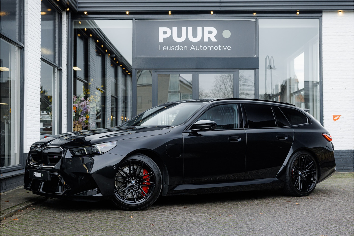 BMW M5 - Touring 4.4 V8 xDrive M-Drivers Pack Pano - Bowers& Wilkins - Trekhaak - AutoWereld.nl