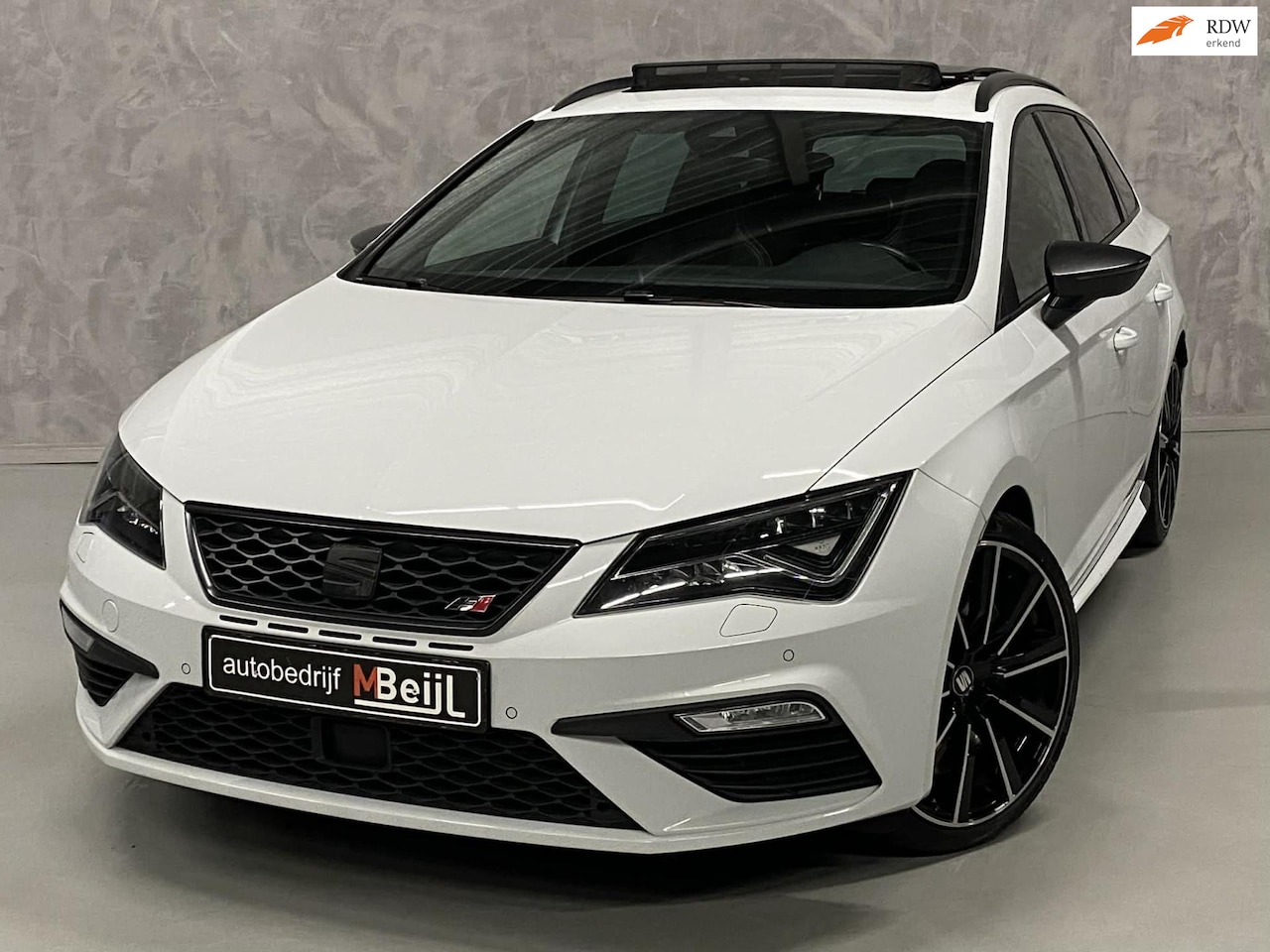 SEAT Leon ST - 2.0 TSI CUPRA 300 /Pano /Keyless /Camera - AutoWereld.nl