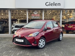 Toyota Yaris - 1.5 VVT-i 111pk Active | Trekhaak, Rood parelmoer, Parkeercamera, Cruise control, Climate