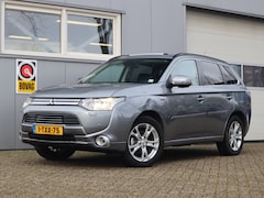 Mitsubishi Outlander - 2.0 PHEV Instyle+ / Trekhaak / Schuifdak / Leder / Camera