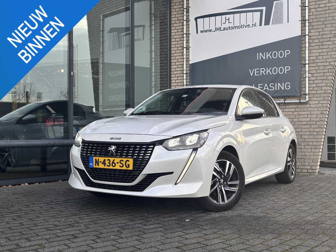 Peugeot 208 - 1.2 Allure*AUTOM.*ECC*CRUISE*NAVI*CAM*CARPLAY.* - AutoWereld.nl