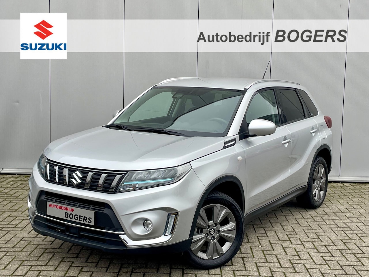 Suzuki Vitara - 1.5 Hybrid Select Automaat Navigatie, Climate Control, Adaptive Cruise Control, 17"Lm, Ach - AutoWereld.nl