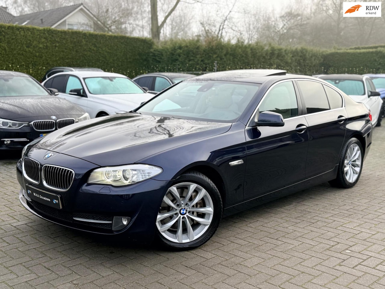 BMW 5-serie - 528i High Executive|Leder|Dakje|Soft close|HUD|Keyless|Groot Navigatie|Cruise control|Clim - AutoWereld.nl