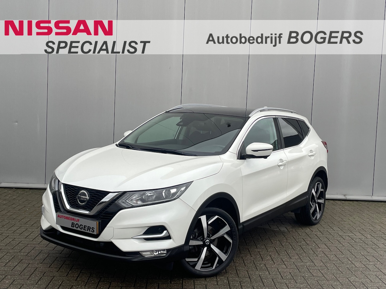 Nissan Qashqai - 1.3 DIG-T N-Connecta Navigatie, Panoramadak, Climate Control, 19"Lm, Trekhaak, 360 Camera, - AutoWereld.nl
