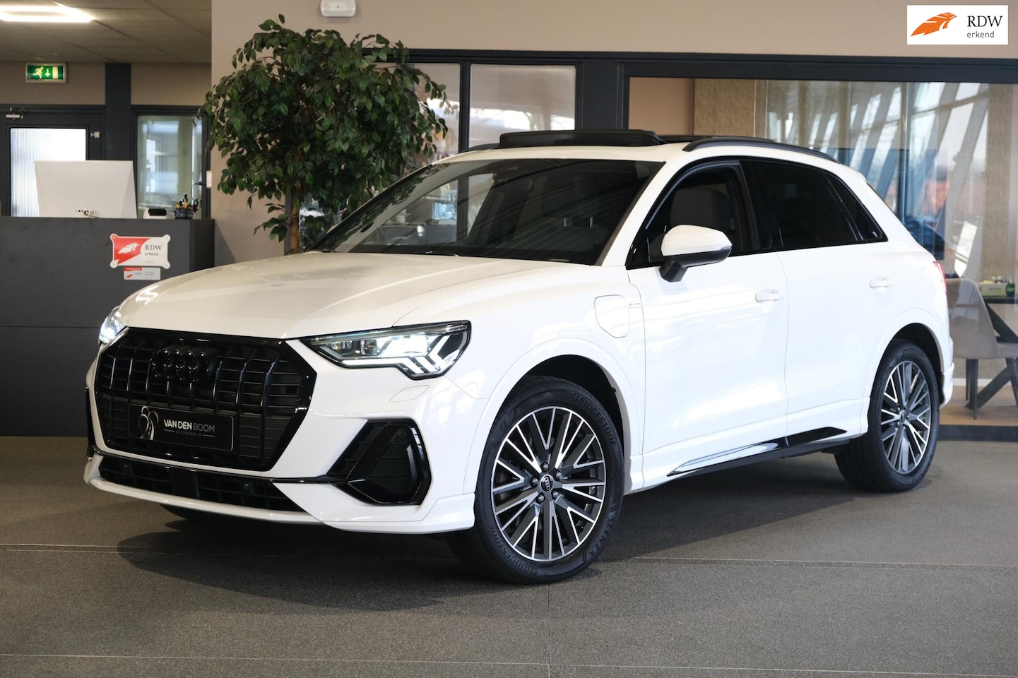 Audi Q3 - 45 TFSI e S-line 245PK Pano Led Cam Navi B&O Cruise - AutoWereld.nl
