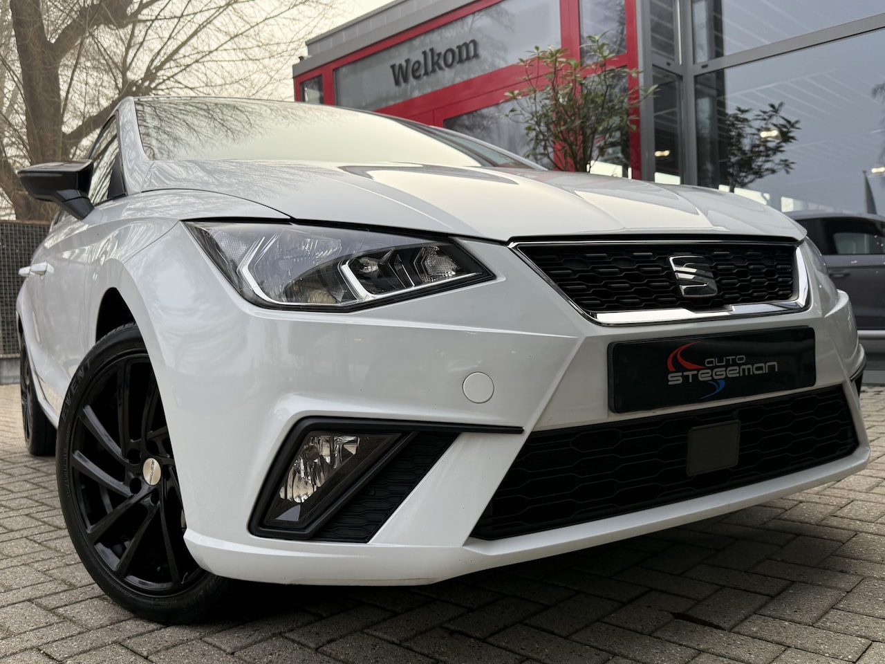 SEAT Ibiza - 1.0 *!* AIRCO/ CARPLAY/ 17 INCH/ 63 DKM/ PRIVACY GLAS *!* - AutoWereld.nl