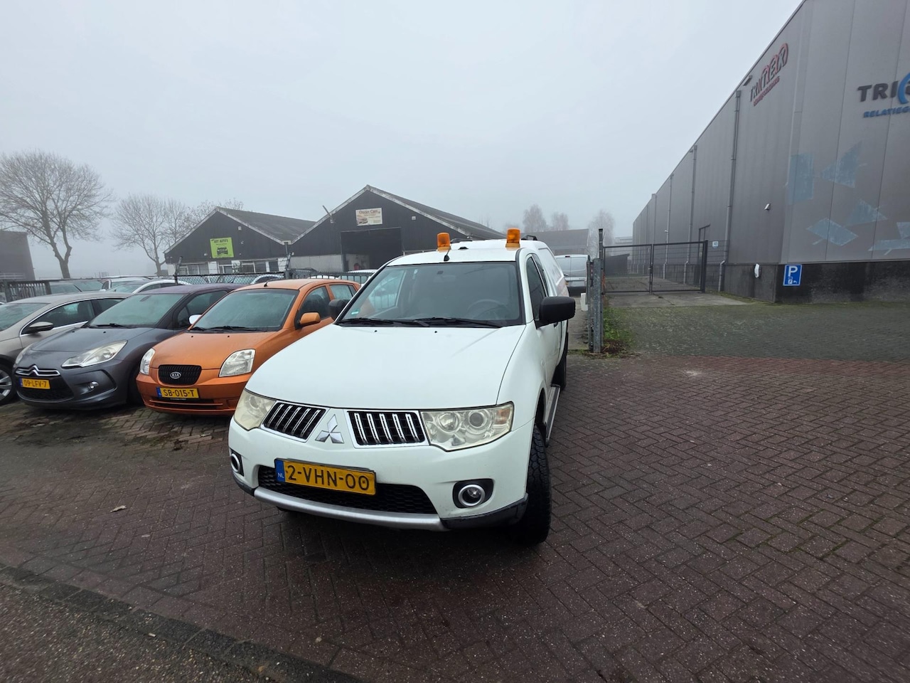 Mitsubishi L 200 - 2.5 DI-D Club Cab Invite 2.5 DI-D Club Cab Invite - AutoWereld.nl