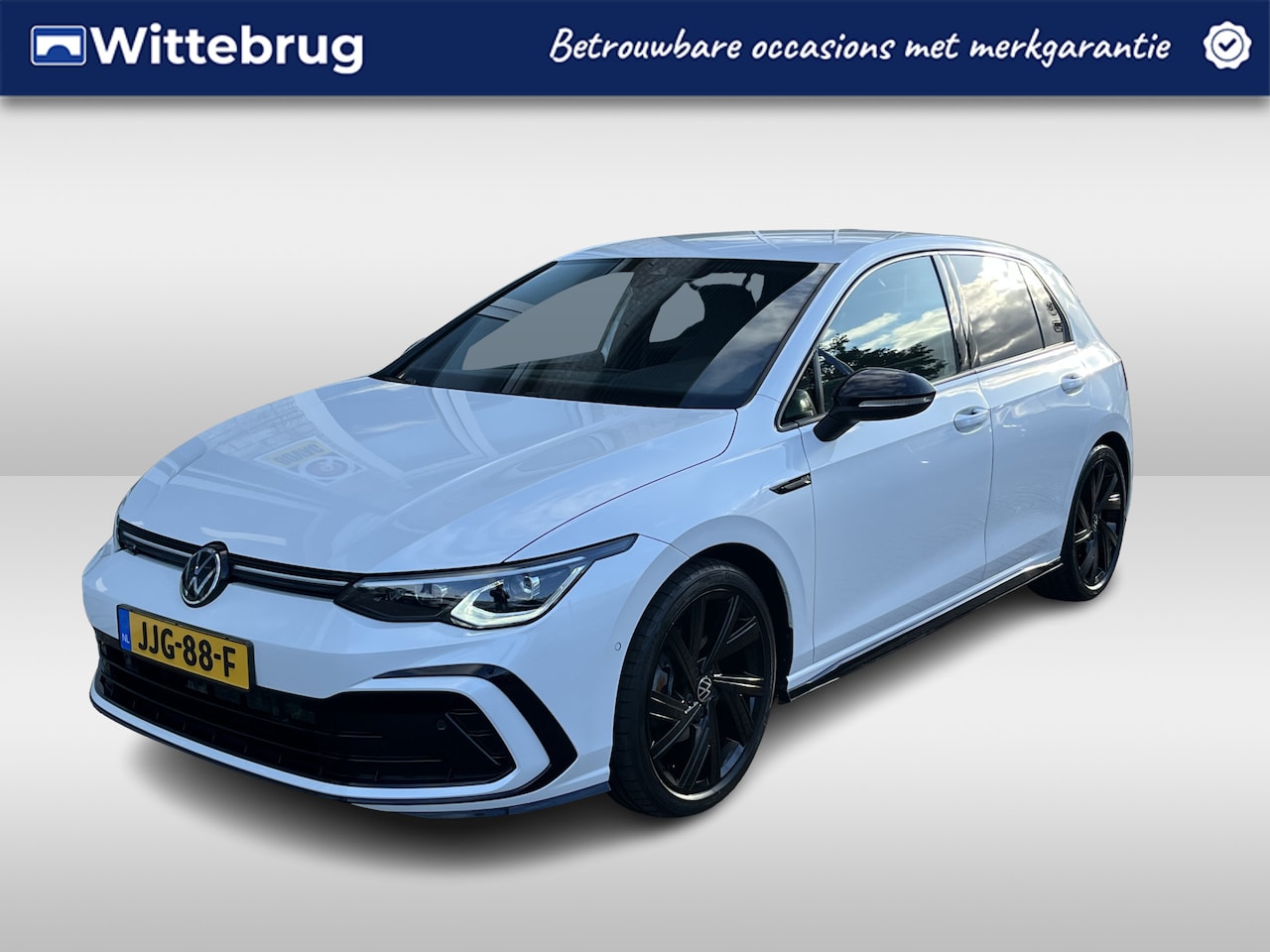 Volkswagen Golf - 1.5 eTSI R-Line / AUTOMAAT/ 2X R-LINE/ PARK. SENSOREN/ DODE HOEK/ IQ. LIGHT/ DIGITAL DASHB - AutoWereld.nl