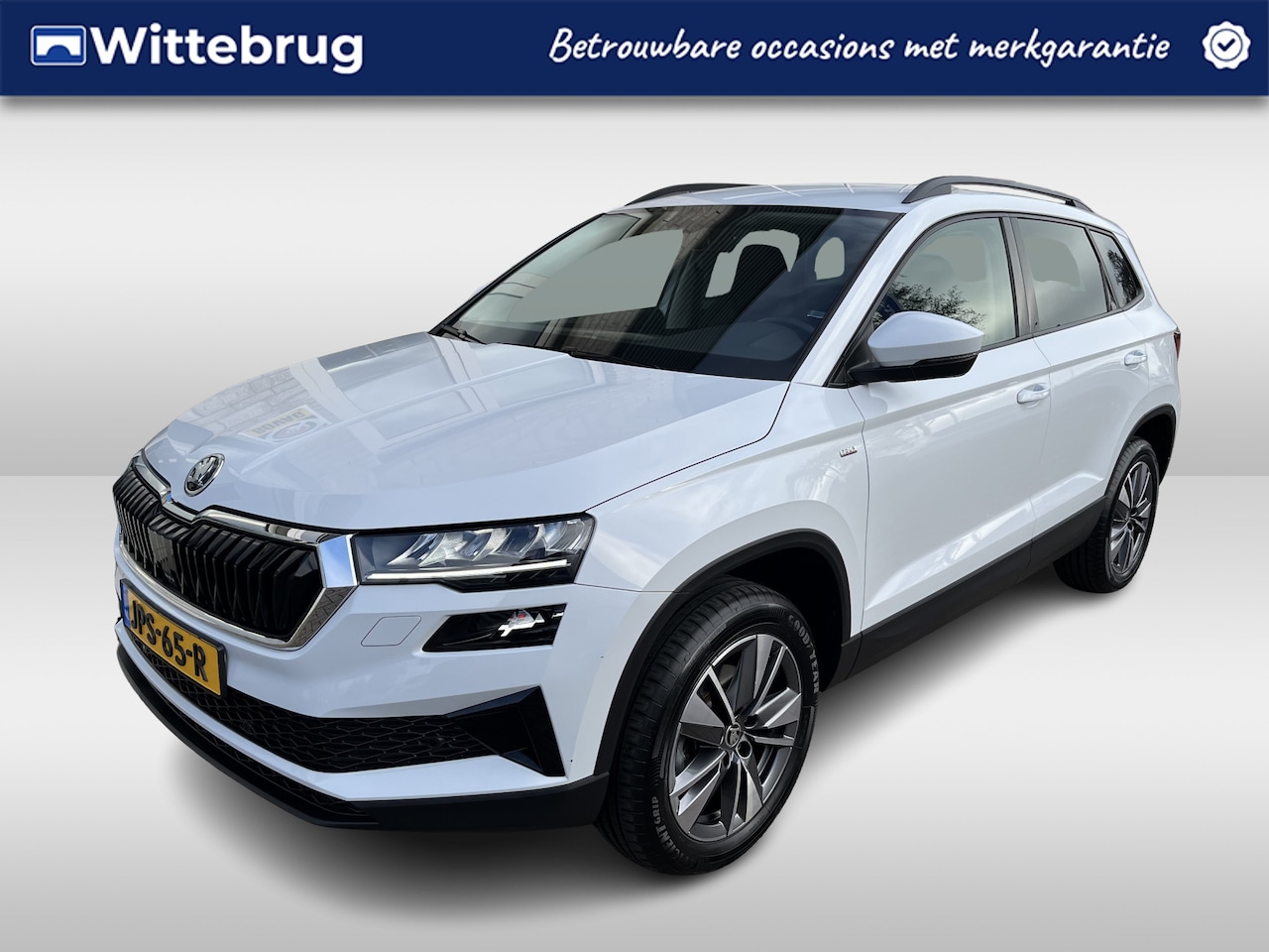 Skoda Karoq - 1.0 TSI Ambition / ELEKTR. TREKHAAK/ KEYLESS/ SMARTLINK/ PARK. SENSOREN + CAMERA/ NAVI/ SP - AutoWereld.nl
