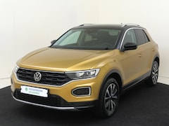 Volkswagen T-Roc - 1.5 TSI Life | Parkeersensoren | Adaptieve cruise control | Digital cockpit pro | CarPlay