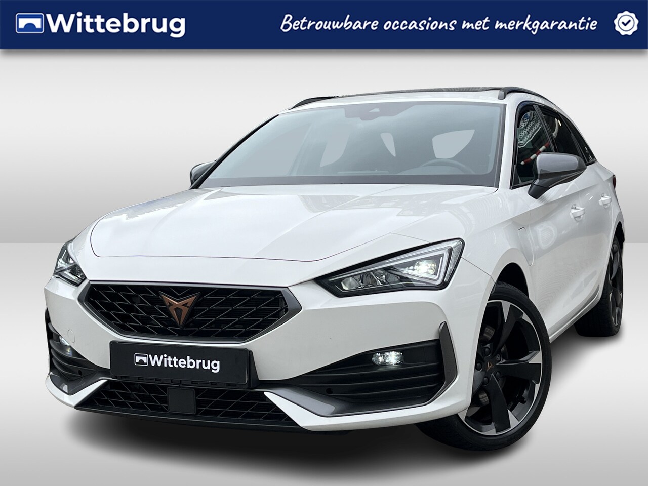 CUPRA Leon Sportstourer - 1.4 e-Hybrid 204PK Performance / Panoramadak / Kuipstoelen / Stuur + Stoelverwarming / Ver - AutoWereld.nl
