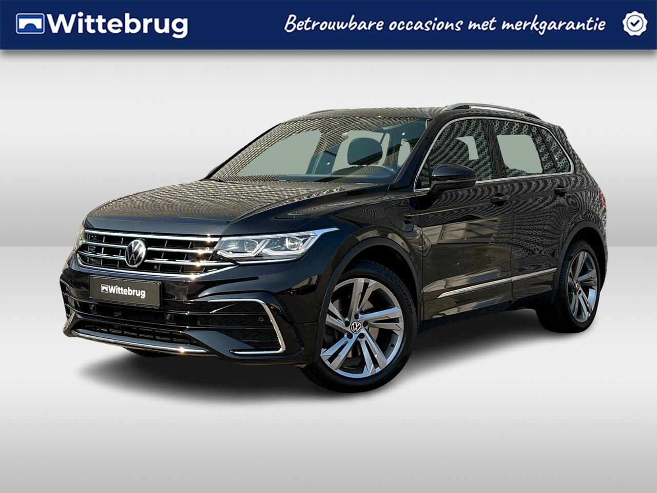Volkswagen Tiguan - 1.4 TSI eHybrid 245pk DSG R-Line / Panoramadak / IQ LED Matrix / 19" LMV / Camera / Stuur - AutoWereld.nl
