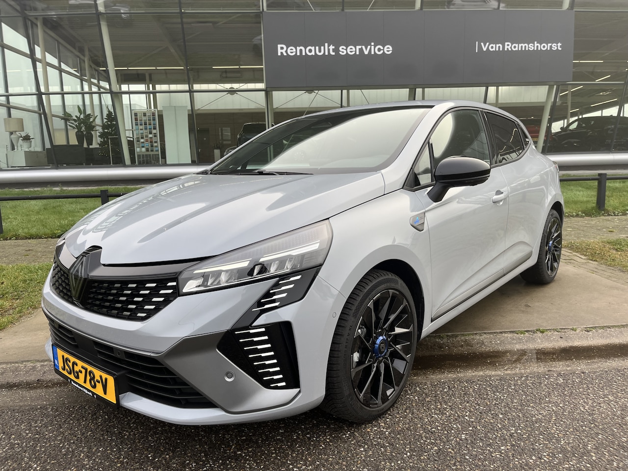 Renault Clio - 1.6 E-Tech Full Hybrid 145 PK esprit Alpine / 360 Camera / Bose / Stoelverw. + Stuurverw. - AutoWereld.nl