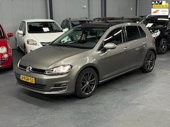 Volkswagen Golf - 1.4 TSI ACT Highline Automaat PANO ACC PDC NAVI Trekhaak 2de Eigenaar