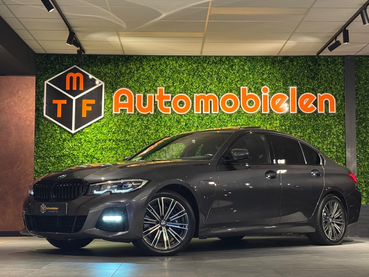 BMW 3-serie - 330e eDrive M SPORT |292PK|PANO|VIRTUAL|SUPERSTAAT - AutoWereld.nl