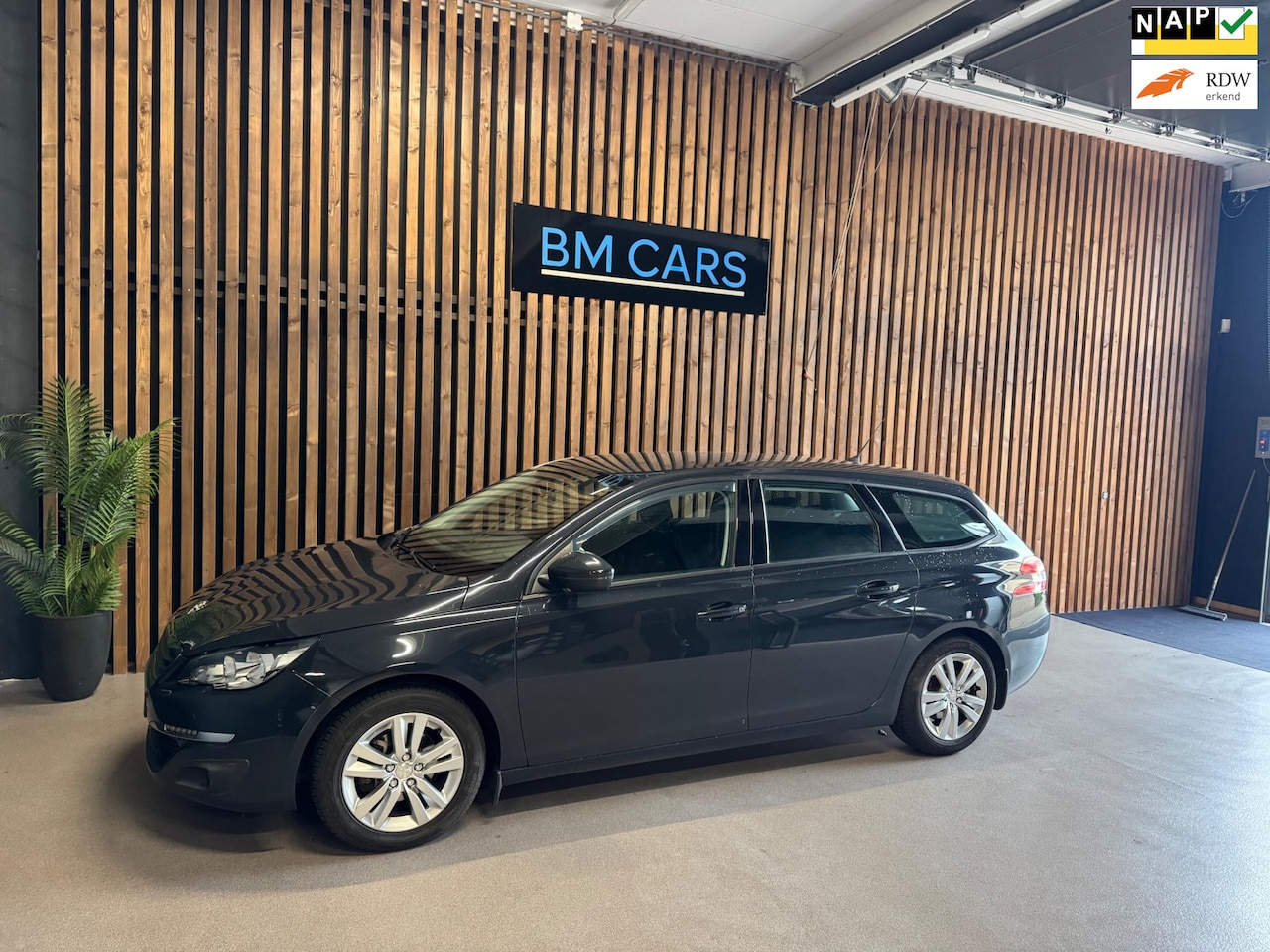 Peugeot 308 SW - 1.2 PureTech Blue Lease Airco, Navigatie,Trkhaak - AutoWereld.nl