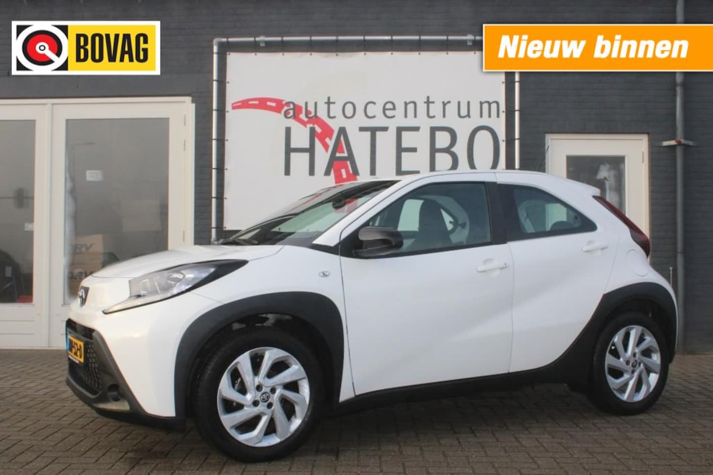 Toyota Aygo X - 1.0 VVT-i MT play 1.0 VVT-I MT PLAY - AutoWereld.nl