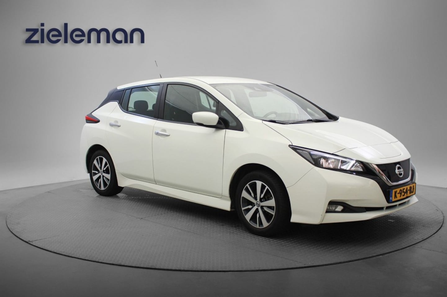 Nissan LEAF - Acenta 40 kWh - Carplay, Camera, Navi, Cruise, Stoelverw. - AutoWereld.nl